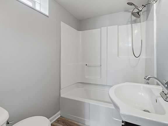 2nd image of 214 Campbell St