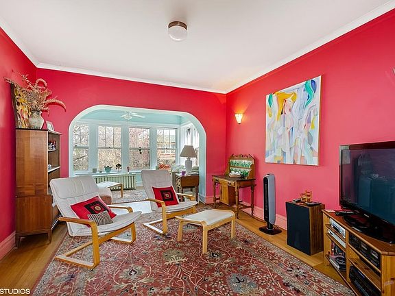 2nd image of 2721 W Sunnyside Ave #2