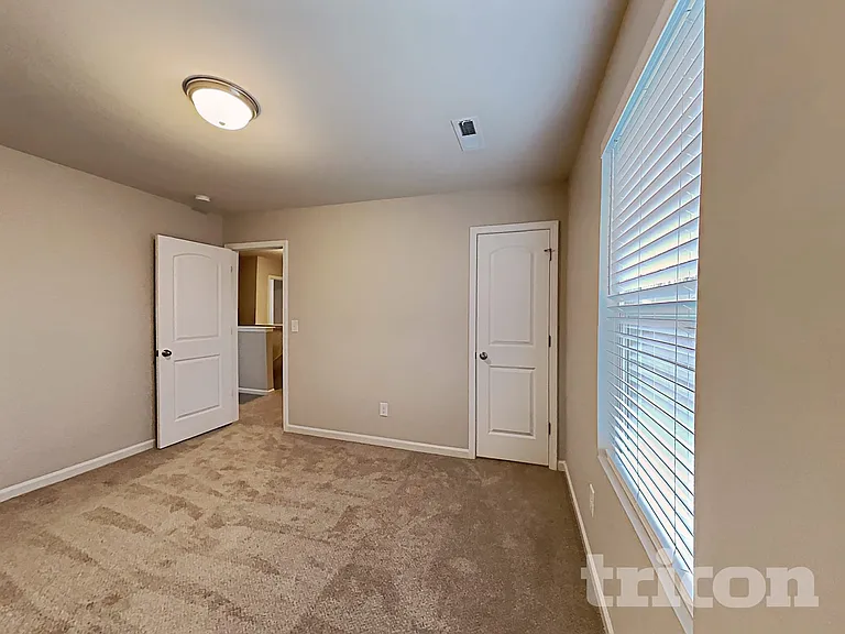 135 Coddington Ln — Photo 12