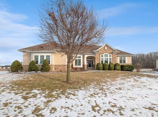 581 Royal Saint Pats Dr, Wrightstown, WI 54180