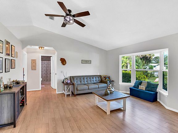4th image of 7901 Belmont Avenue