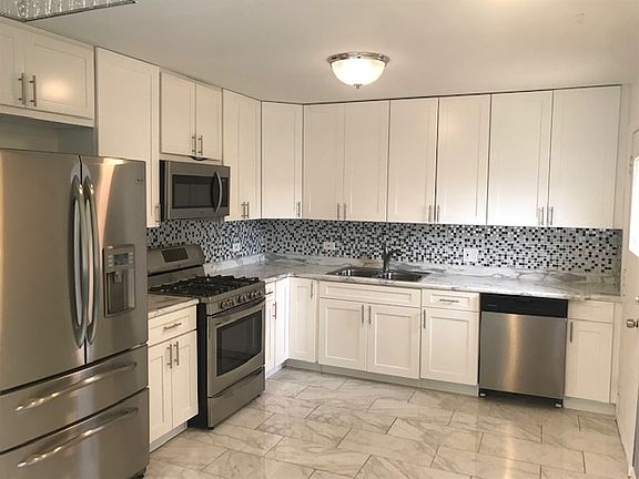 4th image of 1303 Leslie Ave