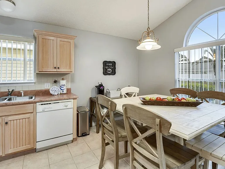 11815 Seashore Ln — Photo 9