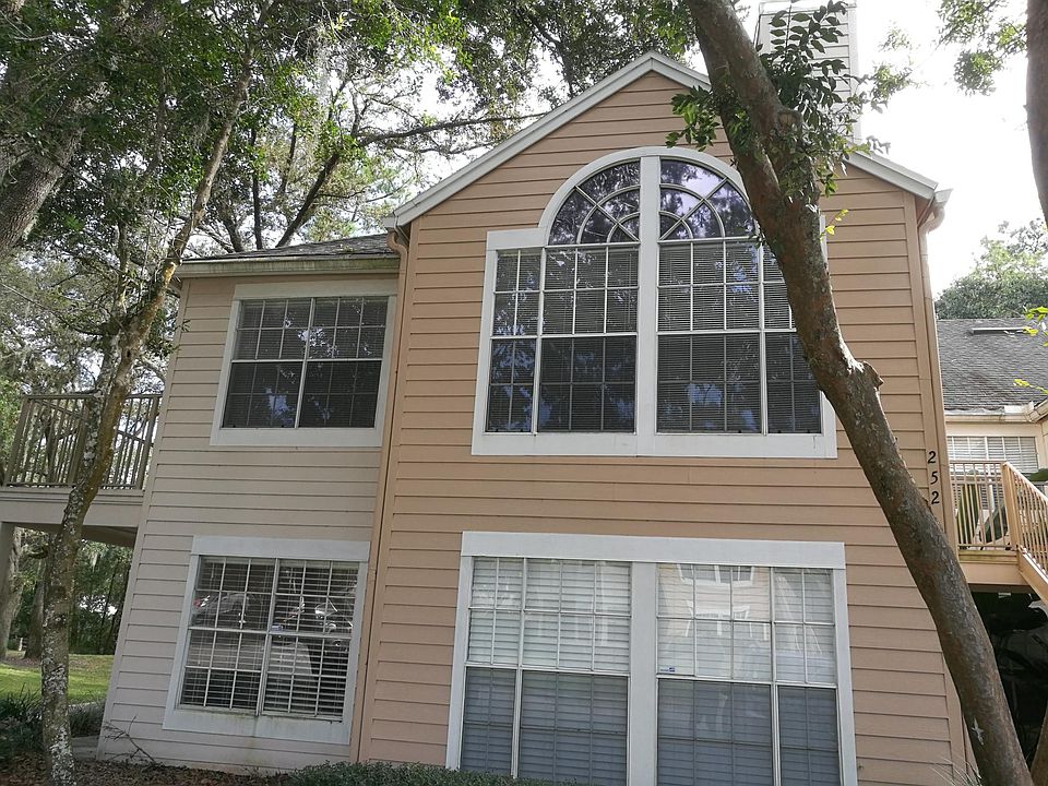 2nd Story balcony unit nestled among trees