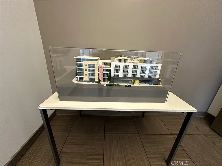 238 S Arroyo Pkwy #213 — Photo 3