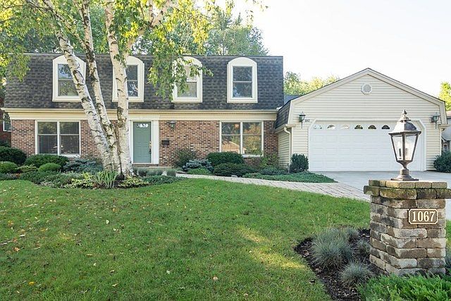 1st image of 1067 W Skylark Dr