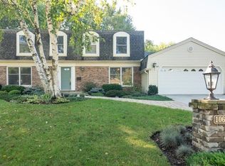 1067 W Skylark Dr, Palatine, IL 60067