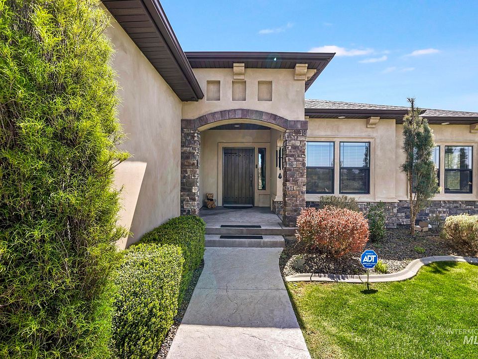 1st image of 4152 N Meadow Ridge Cir