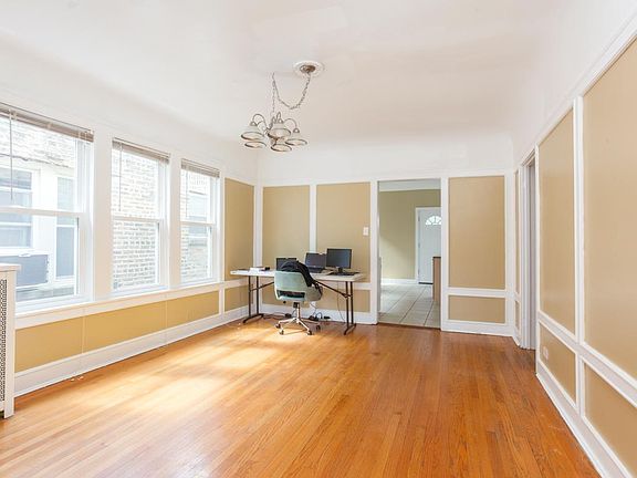 5th image of 5810 N Rockwell St