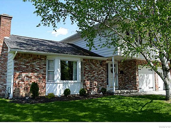 2nd image of 124 Willowgrove Ct