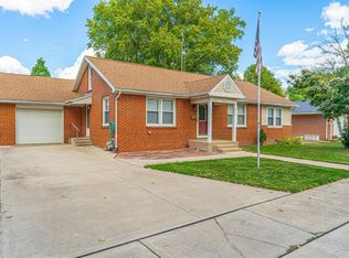 701 W Adams St, Clinton, IL 61727
