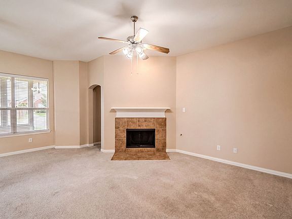 2nd image of 305 Highland Ridge Dr