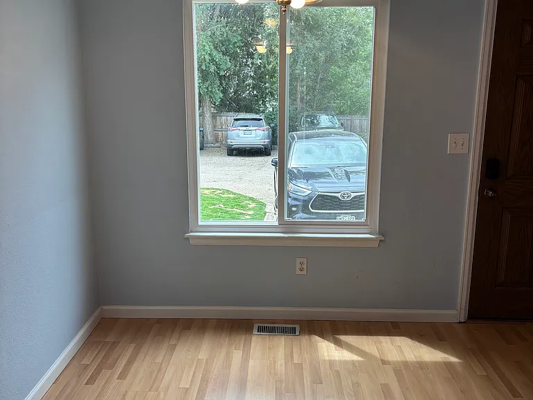 Front additional dining area