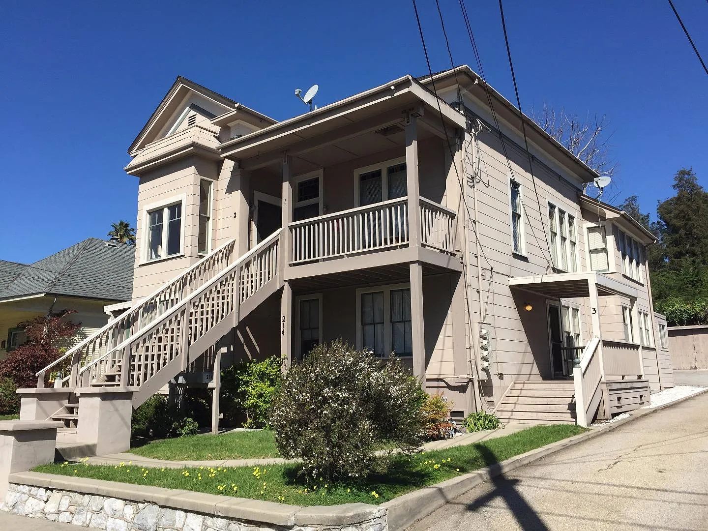 214 King St photo 1