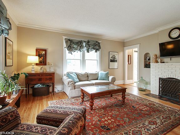 4th image of 125 Grove St