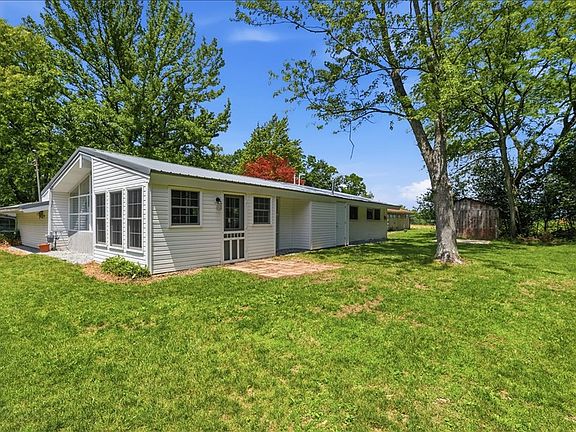4th image of 37 Westgate Dr