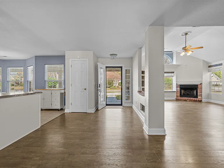 2409 Hunters Trl — Photo 5