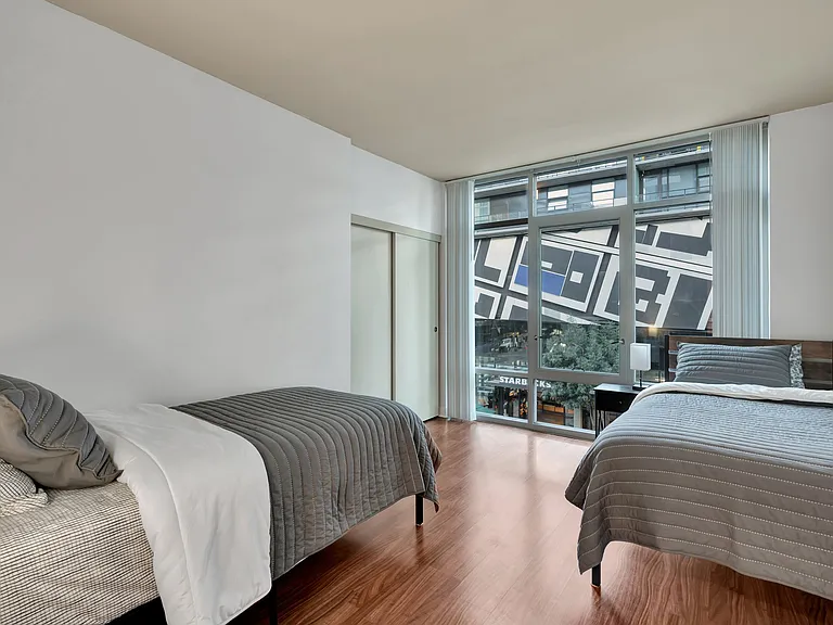 425 W Beech St #308 — Photo 11