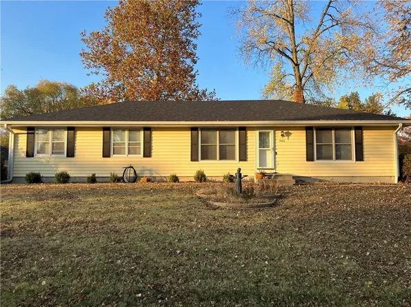 702 E Grand Ave, Lacygne, KS 66040