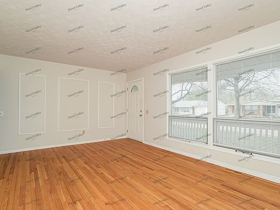 5th image of 2740 Radcliffe Dr