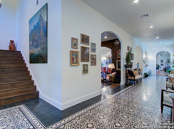 4th image of 748 Grandview Pl