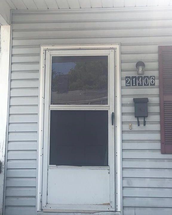 1st image of 21404 Chesterfield Ave