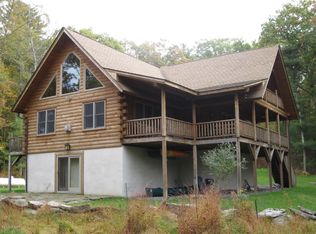 142 N Beach Ln, Dingmans Ferry, PA 18328