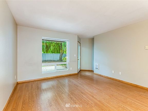 5th image of 1101 37th St SE APT 601