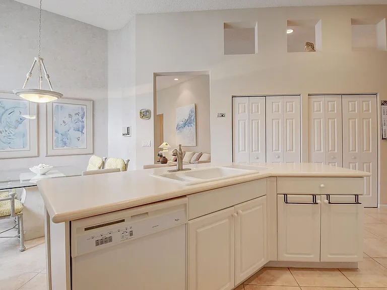 7725 Rockford Rd — Photo 12