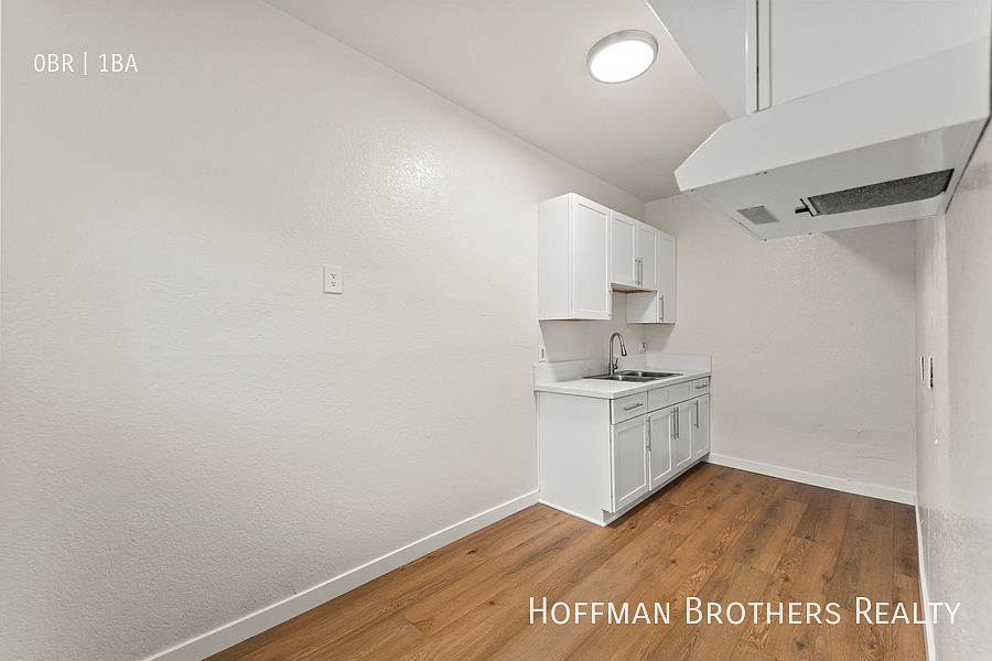 1st image of 182 W Vernon Ave #17