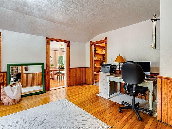 5th image of 231 Division St S