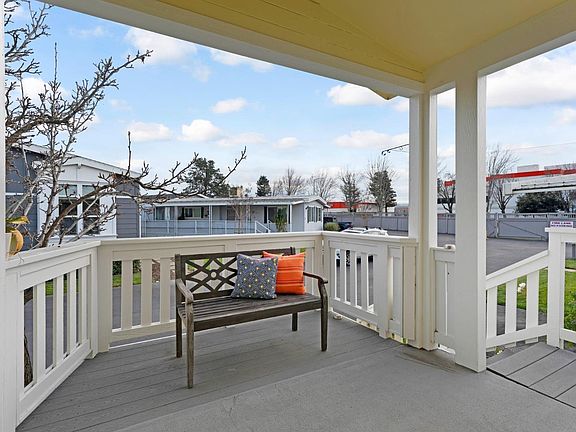 2nd image of 7 Oakwood Drive