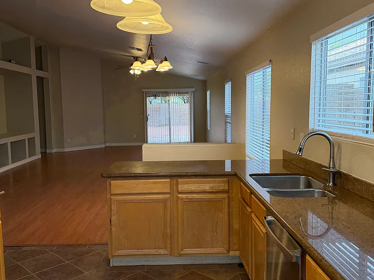 3528 W Fallen Leaf Ln — Photo 12