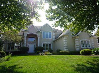 10N598 Williamsburg Dr, Elgin, IL 60124