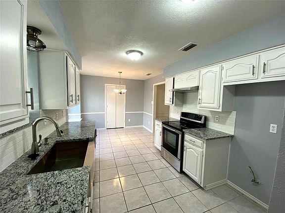5th image of 2626 Meadowridge Dr
