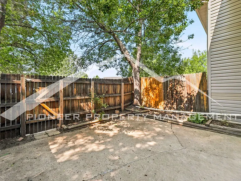 1638 Centaur Cir — Photo 17