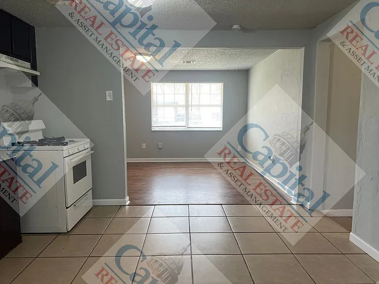 407 E Key Blvd — Photo 8