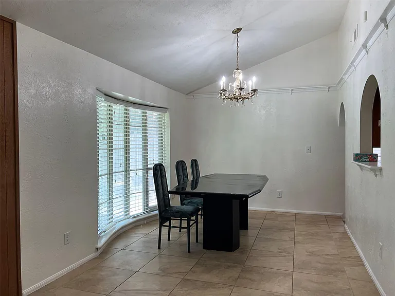 8831 Hendon Ln — Photo 5