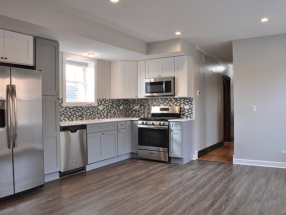 3rd image of 2711 N Marshfield Ave APT 4