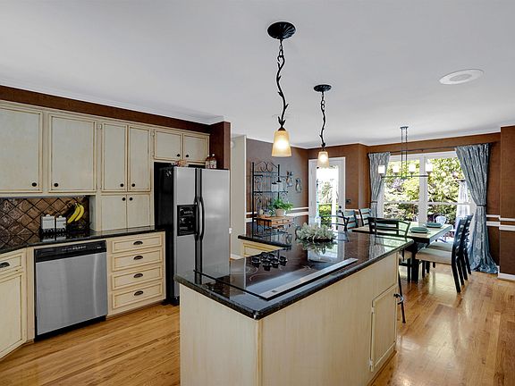 5th image of 137 Brooklet Dr