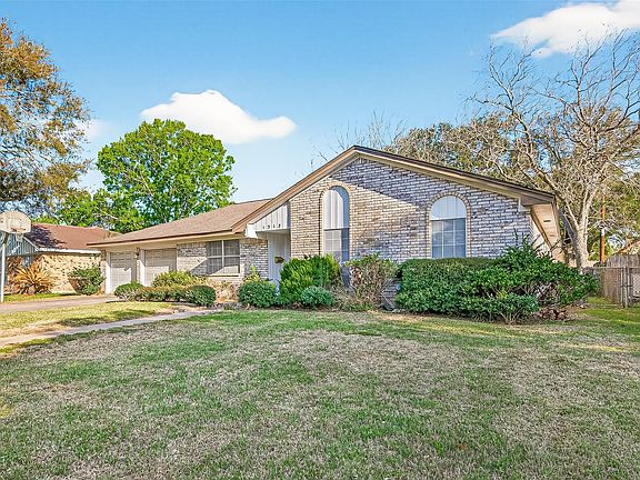 3rd image of 1215 Easy St