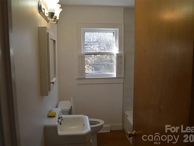 1225 Davie Ave — Photo 13