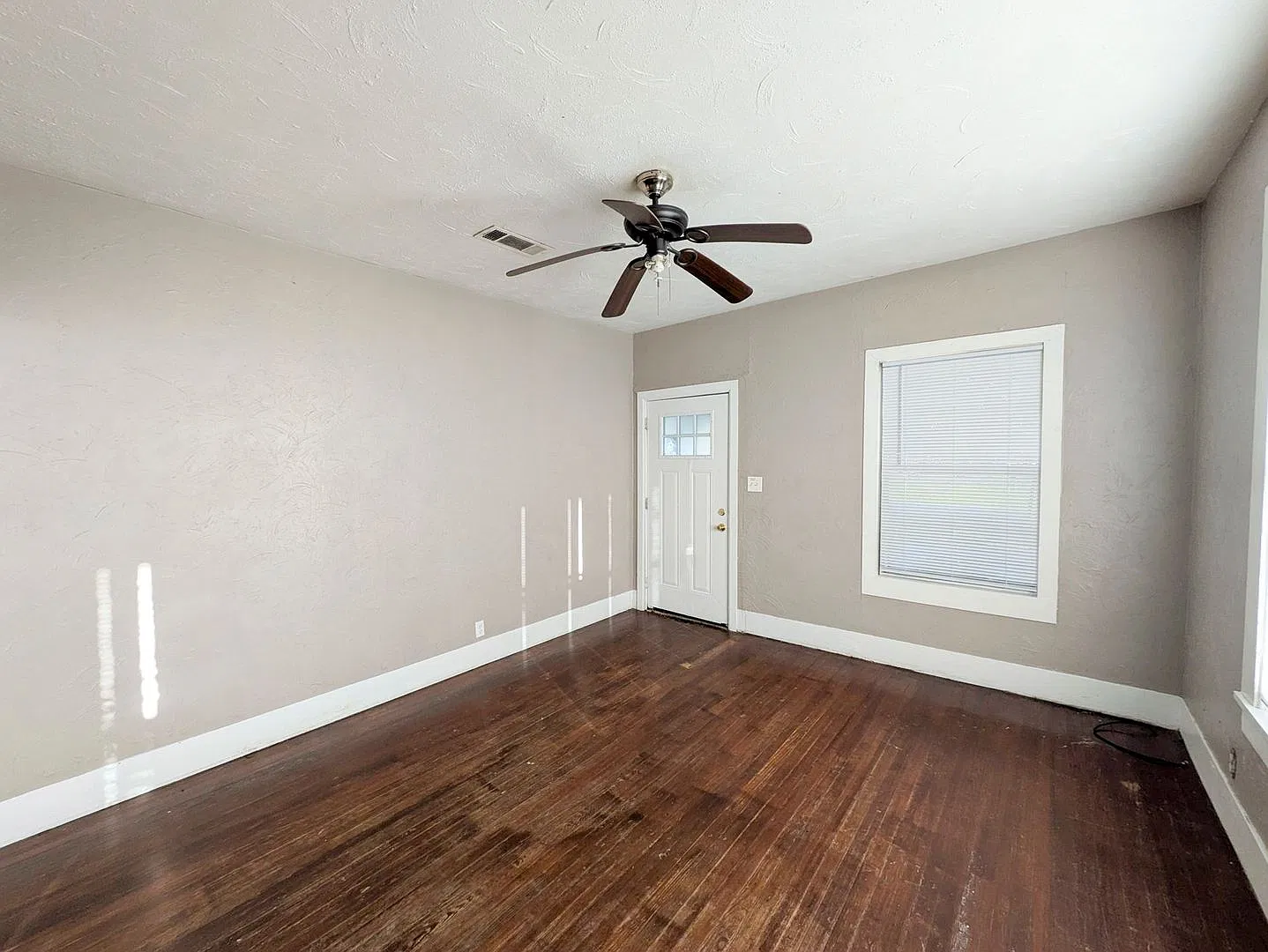 725 Highland Dr, Beaumont, TX 77705 — Photo 2