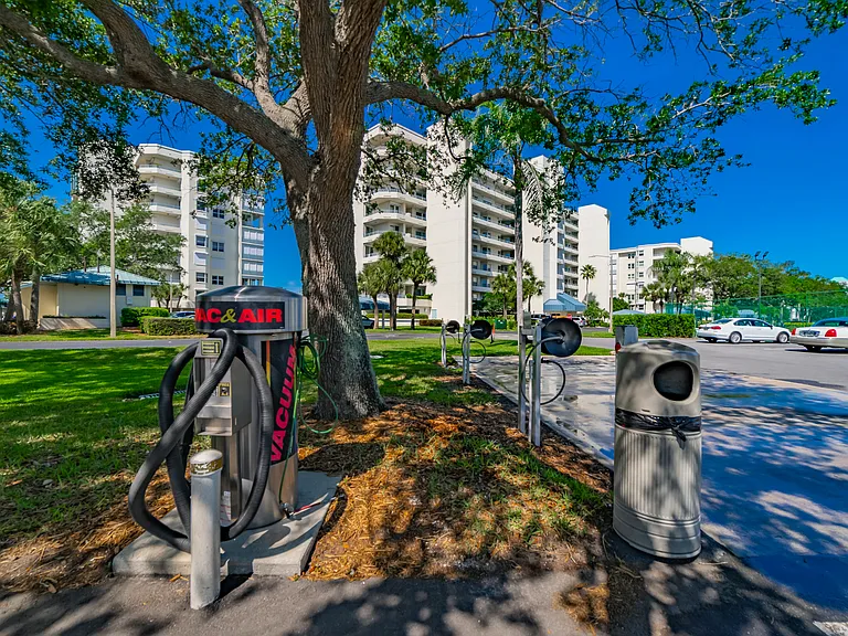 Car wash and vacuum station