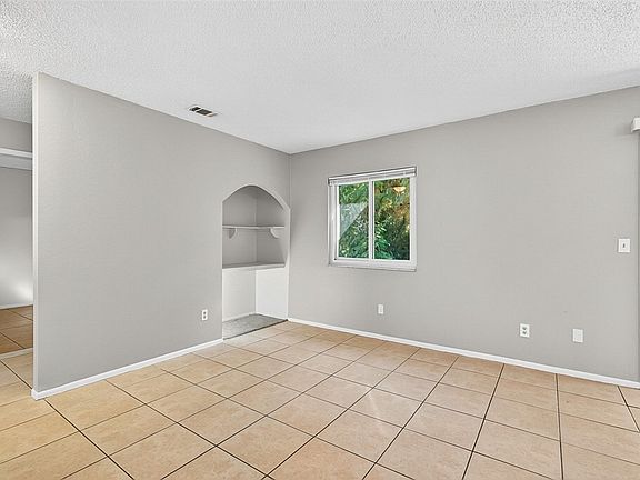4th image of 725 21st St SW