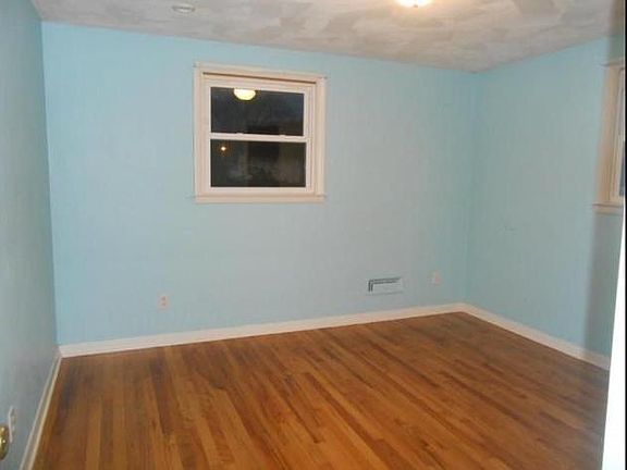 3rd image of 3704 Pembrooke Ln