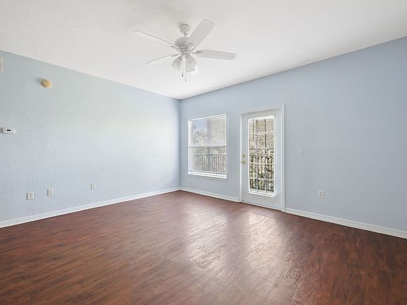 5th image of 6071 Westgate Dr APT 323