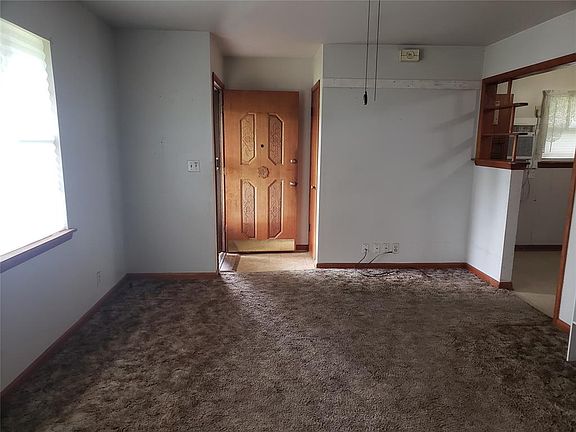 3rd image of 1300 W Dewey St