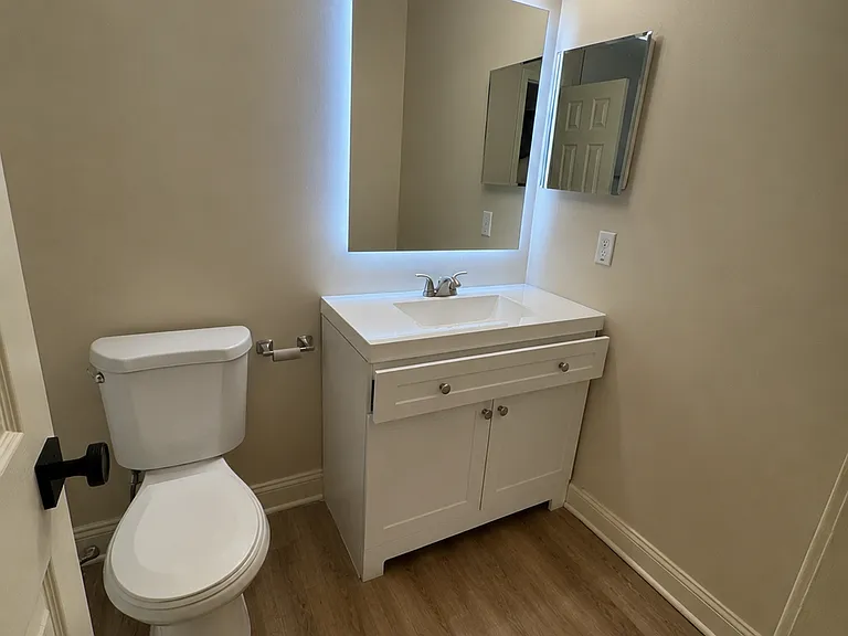 91 Versailles Ct — Photo 3
