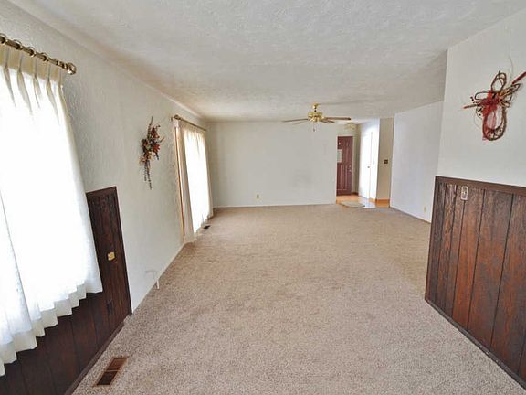 5th image of 2105 Manitou Dr